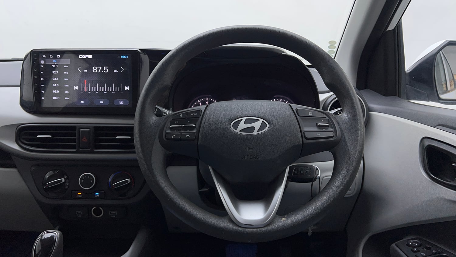 Used 2024 Hyundai Grand i10 Nios Magna 1.2 Kappa AMT Petrol Automatic interior STEERING VIEW
