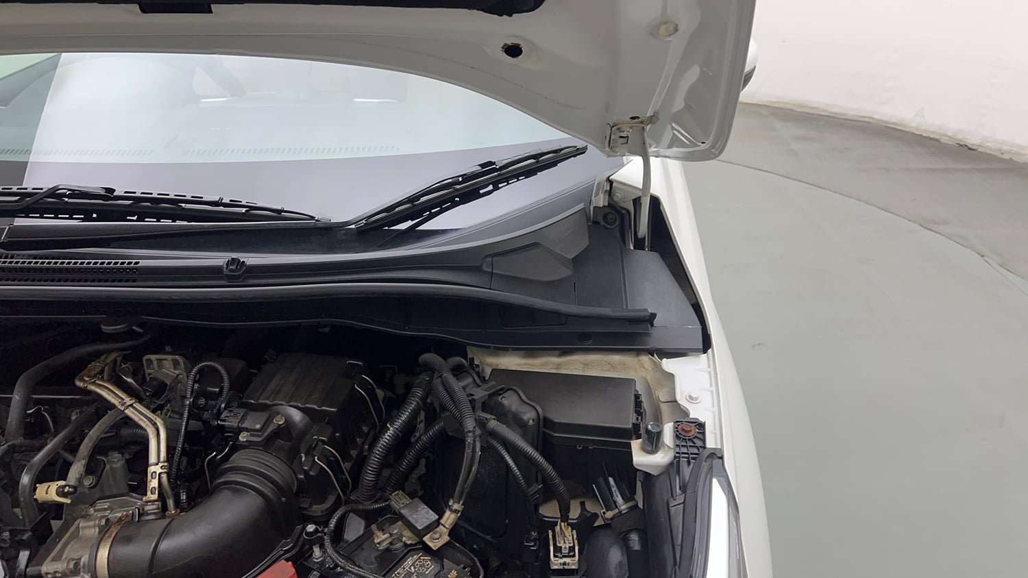 Used 2024 Honda City VX Petrol MT Petrol Manual engine ENGINE LEFT SIDE HINGE & APRON VIEW