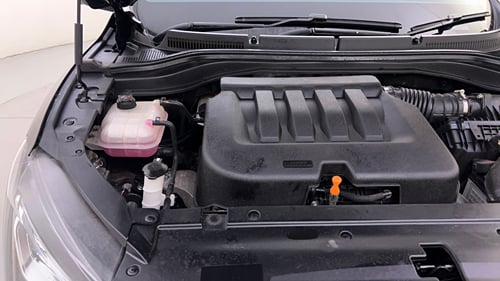 Used 2025 Mahindra XUV700 AX7 Luxury Pack Petrol AT 7 STR Petrol Automatic engine ENGINE RIGHT SIDE HINGE & APRON VIEW