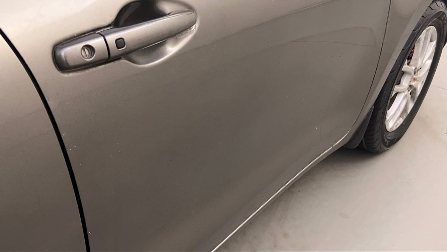 Used 2018 Maruti Suzuki Swift ZXi AMT Petrol Automatic dents MINOR SCRATCH