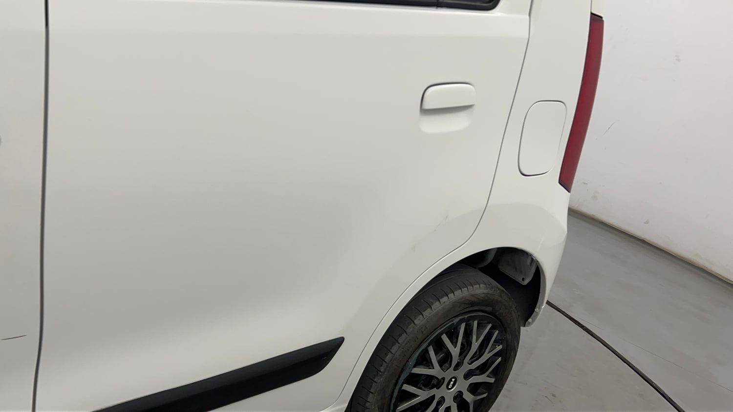 Used 2017 Maruti Suzuki Wagon R Vxi (ABS-Airbag) Petrol Manual dents MINOR SCRATCH