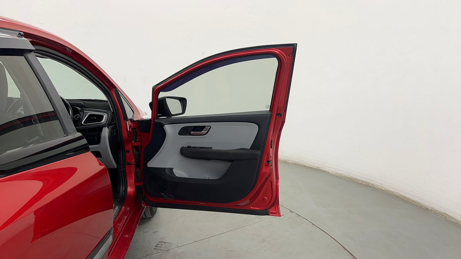 Used 2021 Tata Altroz XZ Petrol Petrol Manual interior RIGHT FRONT DOOR OPEN VIEW
