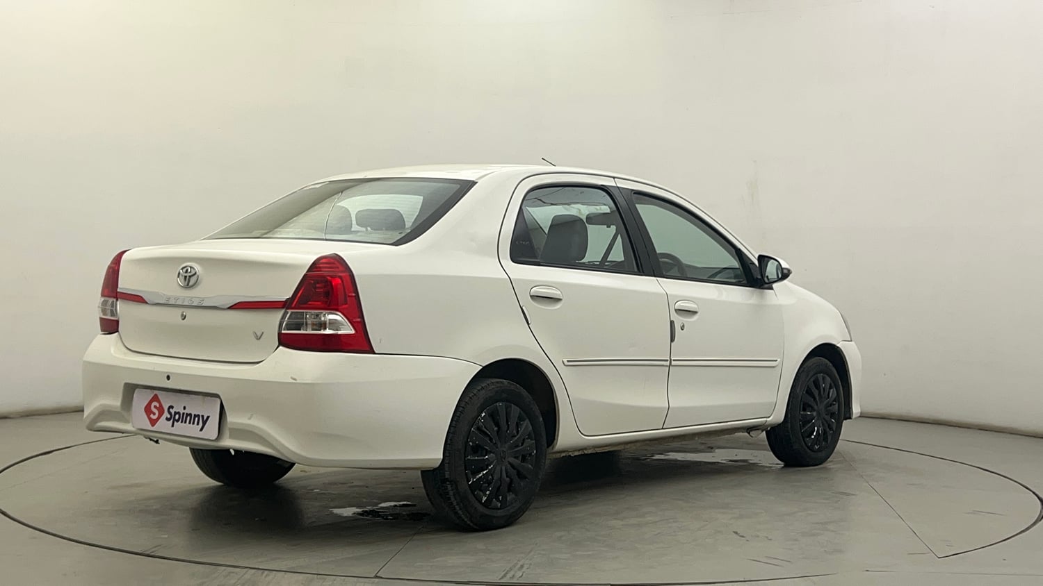 Used 2017 Toyota Platinum Etios V Petrol Manual exterior RIGHT REAR CORNER VIEW
