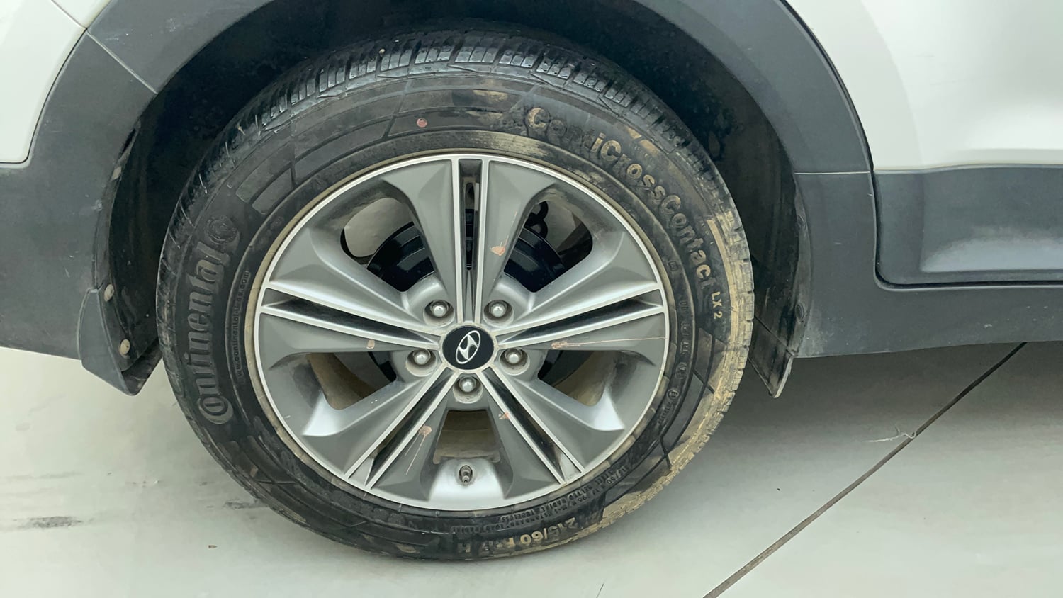 Used 2016 Hyundai Creta 1.6 SX Plus AT Petrol Petrol Automatic tyres RIGHT REAR TYRE RIM VIEW