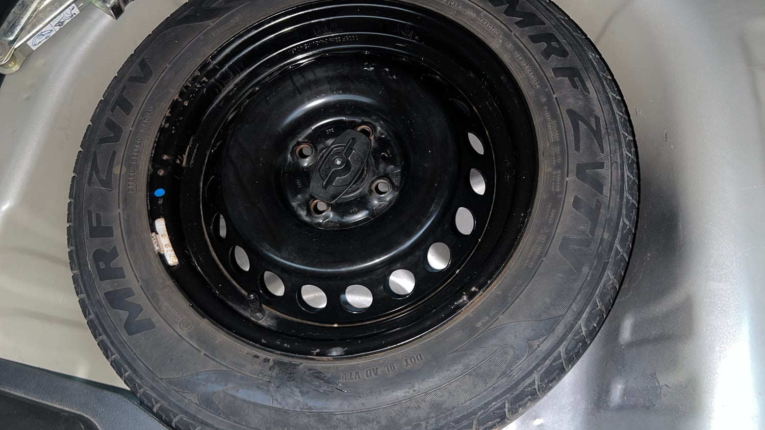 Used 2016 Maruti Suzuki Baleno Delta 1.2 AT Petrol Automatic tyres SPARE TYRE VIEW