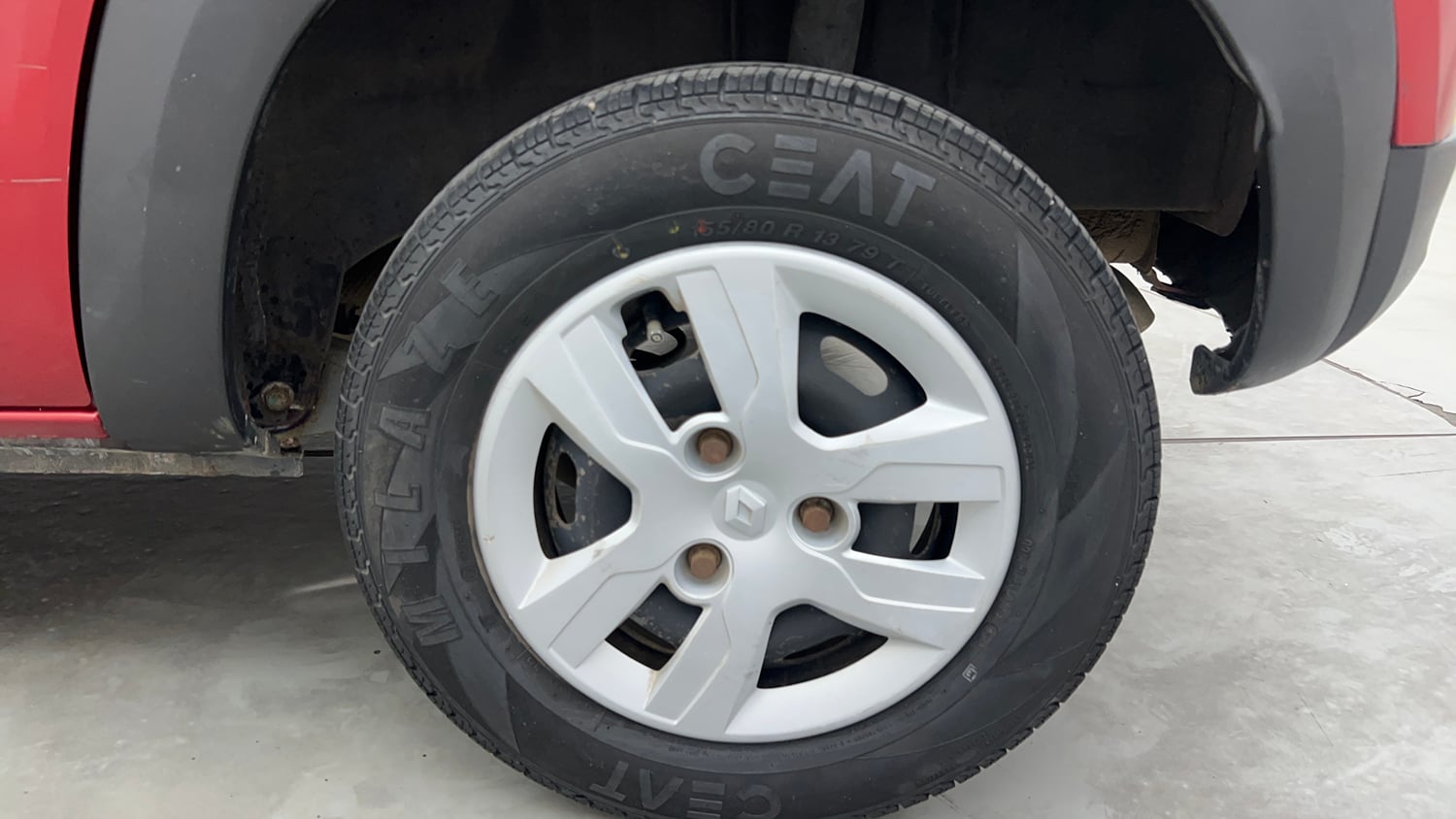 Used 2017 Renault Kwid 1.0 RXT AMT Petrol Automatic tyres LEFT REAR TYRE RIM VIEW