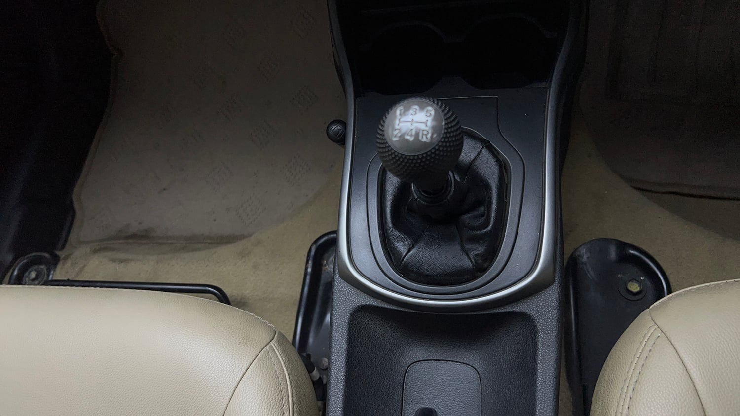 Used 2015 Honda City V Petrol Manual interior GEAR  KNOB VIEW