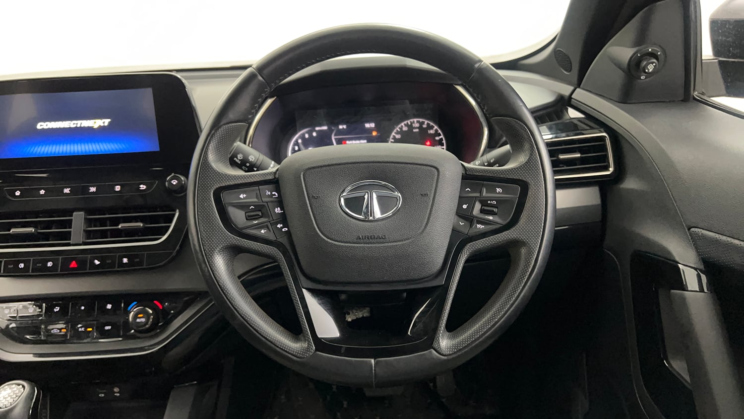 Used 2022 Tata Safari XZA Plus 6 S Dark Edition Diesel Automatic interior STEERING VIEW
