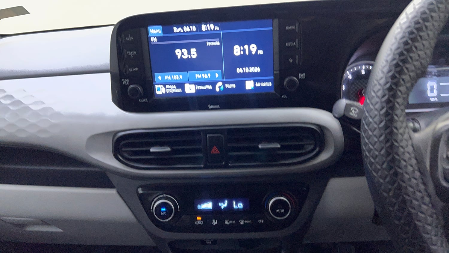 Used 2020 Hyundai Grand i10 Nios Sportz 1.2 Kappa VTVT Petrol Manual top_features Touch screen infotainment system