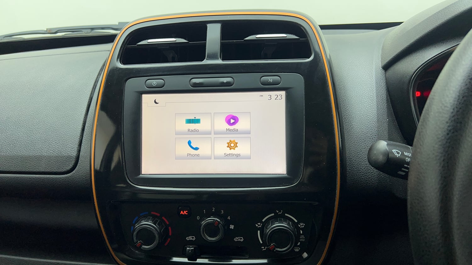 Used 2020 Renault Kwid CLIMBER 1.0 AMT Petrol Automatic top_features Integrated (in-dash) music system