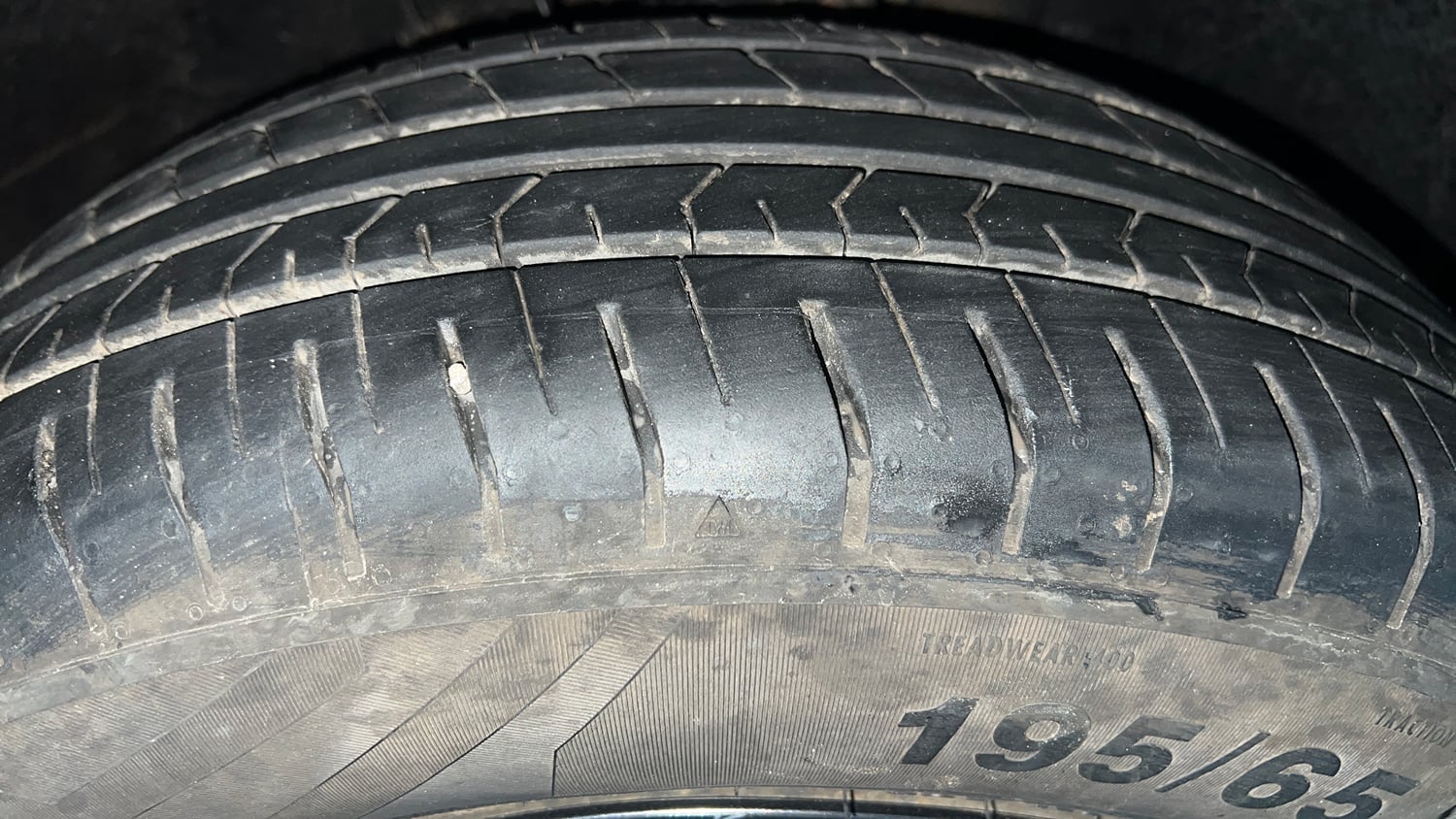 Used 2025 Hyundai Venue S (O) Plus 1.2 Petrol Petrol Manual tyres RIGHT FRONT TYRE TREAD VIEW
