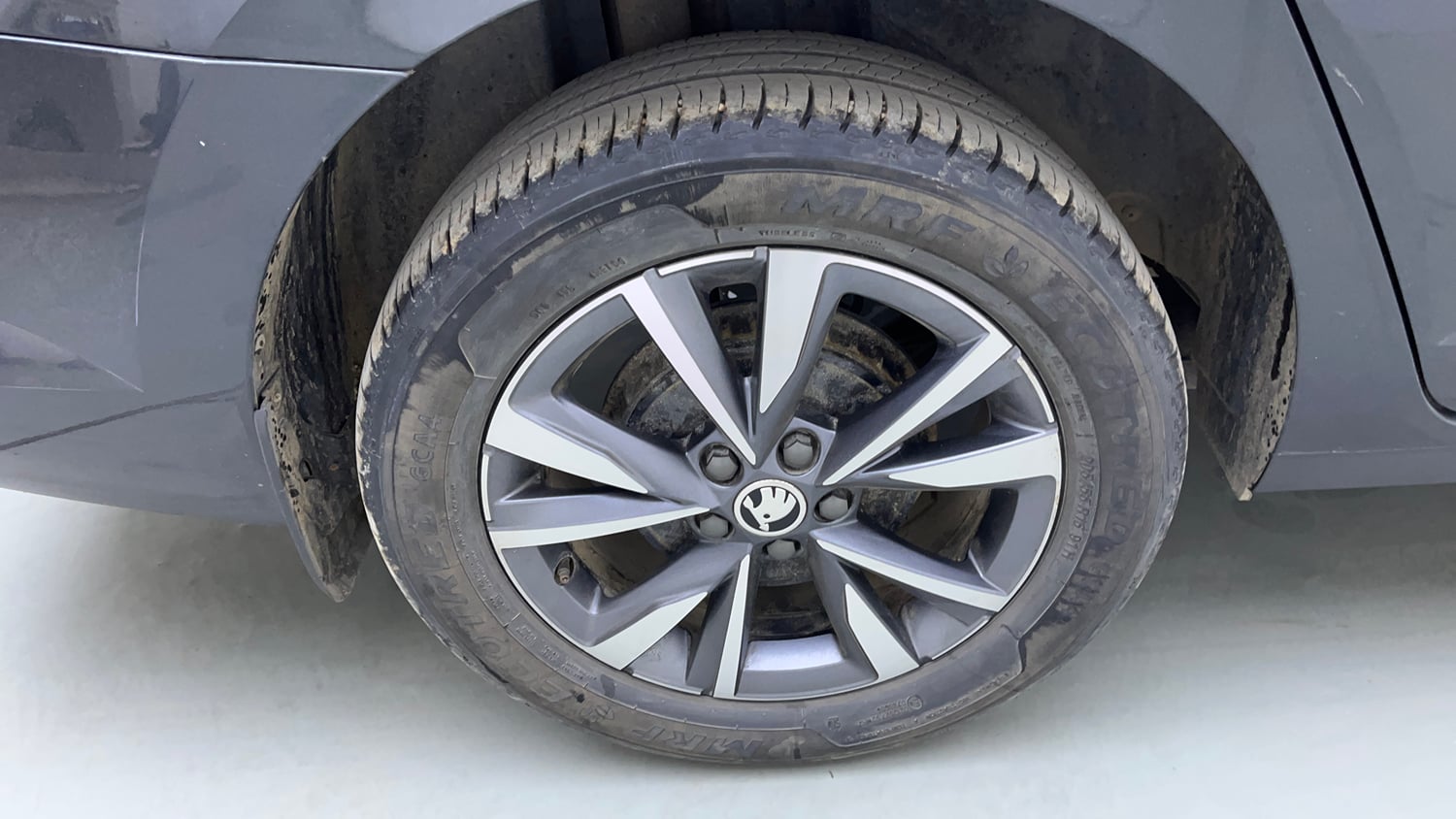 Used 2023 Skoda Slavia Style 1.0L TSI AT Petrol Automatic tyres RIGHT REAR TYRE RIM VIEW