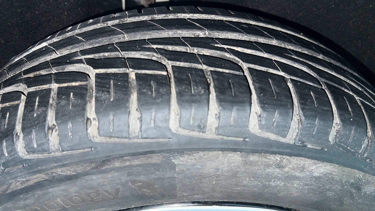 Used 2018 Ford EcoSport Trend 1.5L TDCi Diesel Manual tyres RIGHT REAR TYRE TREAD VIEW