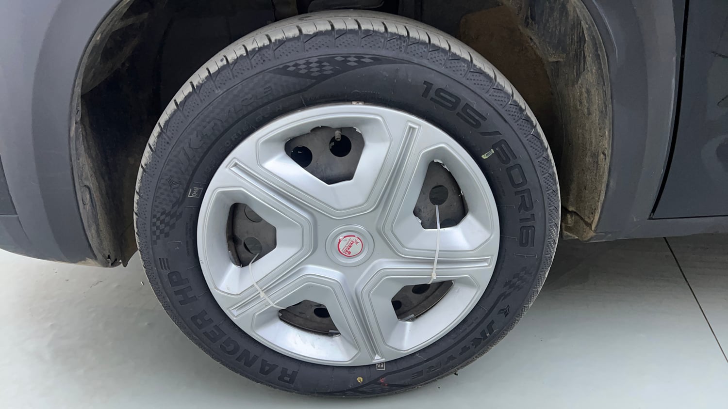 Used 2025 Renault Kiger RXL Petrol Manual tyres LEFT FRONT TYRE RIM VIEW
