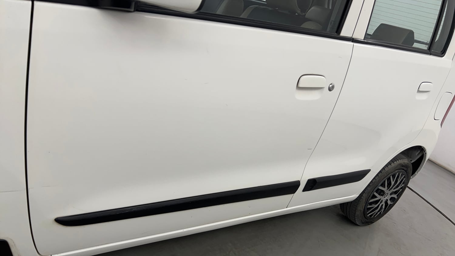 Used 2017 Maruti Suzuki Wagon R Vxi (ABS-Airbag) Petrol Manual dents MINOR DENT