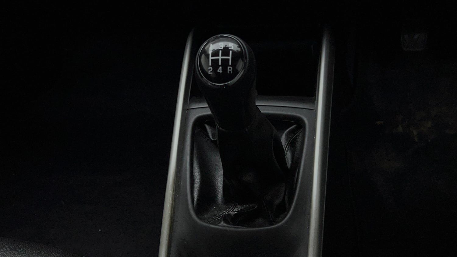 Used 2017 Maruti Suzuki Baleno Delta 1.2 Petrol Manual interior GEAR  KNOB VIEW