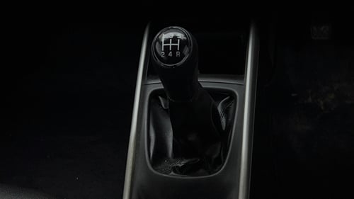 Used 2017 Maruti Suzuki Baleno Delta 1.2 Petrol Manual interior GEAR  KNOB VIEW