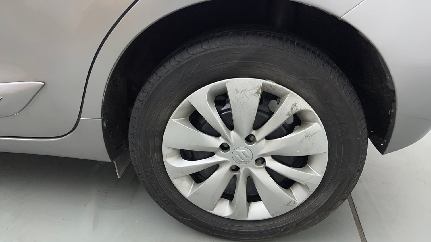 Used 2016 Maruti Suzuki Baleno Delta 1.2 AT Petrol Automatic tyres LEFT REAR TYRE RIM VIEW
