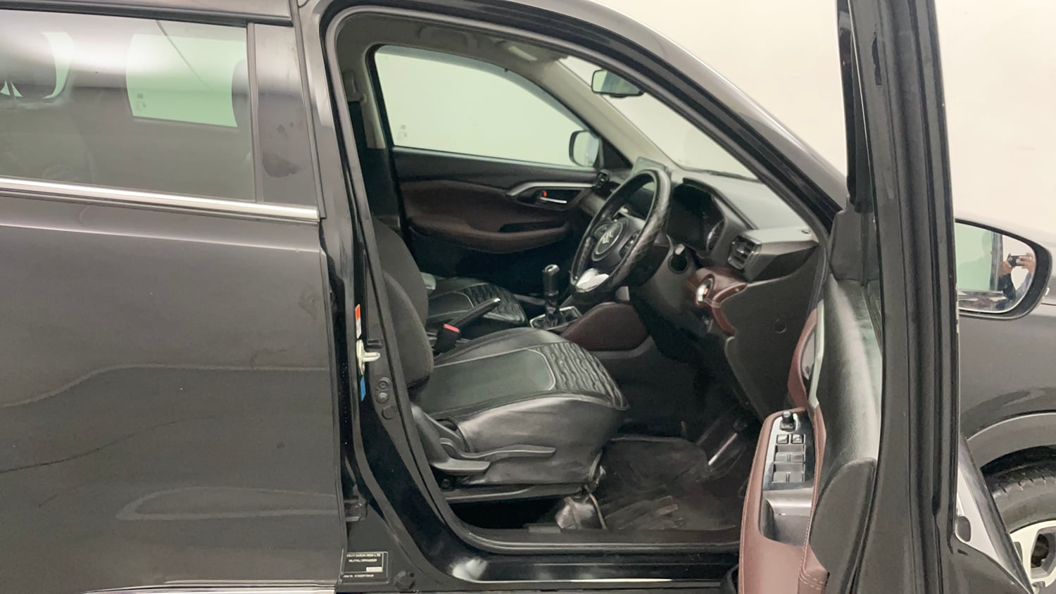 Used 2023 Maruti Suzuki Grand Vitara Zeta Smart Hybrid Petrol Manual interior RIGHT SIDE FRONT DOOR CABIN VIEW