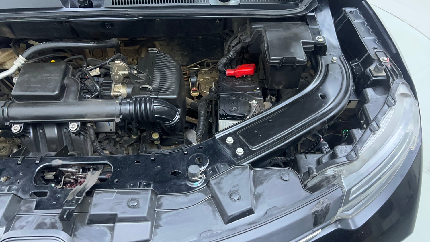 Used 2025 Renault Kiger RXL Petrol Manual engine ENGINE LEFT SIDE VIEW