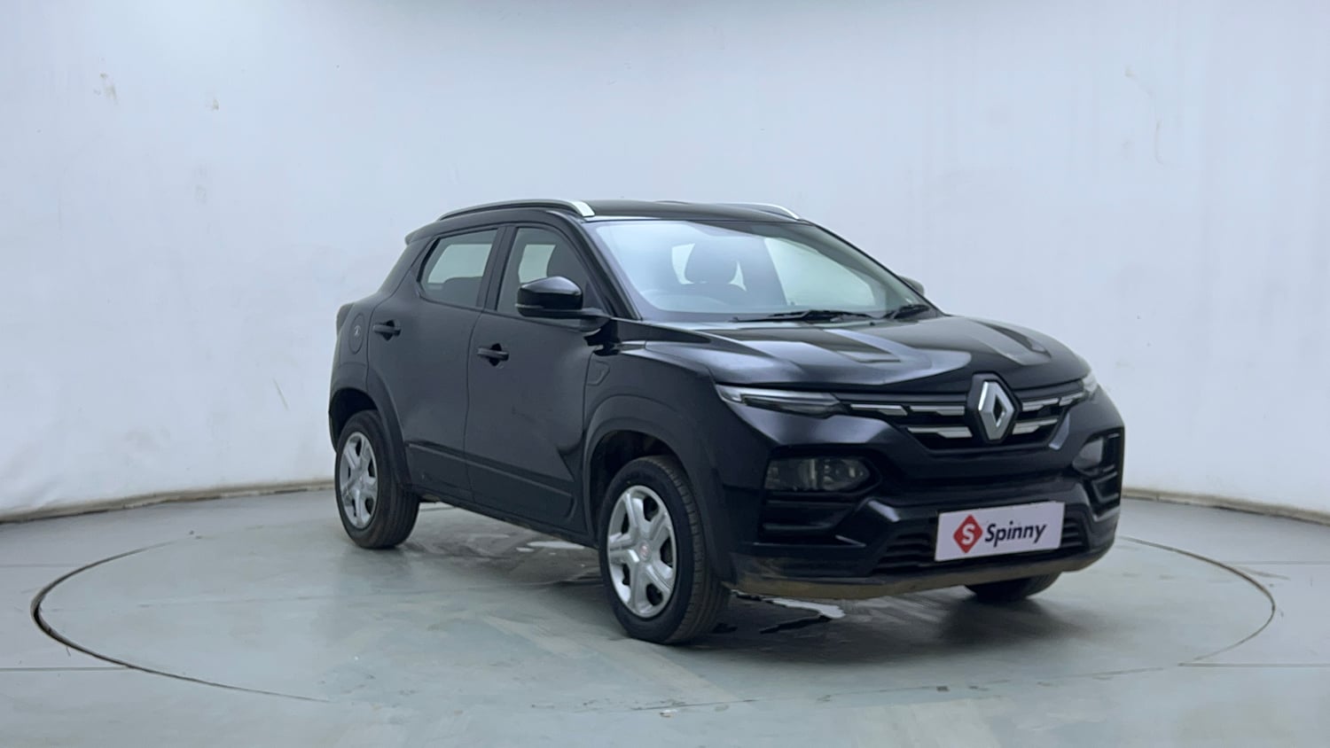 Used 2025 Renault Kiger RXL Petrol Manual exterior RIGHT FRONT CORNER VIEW