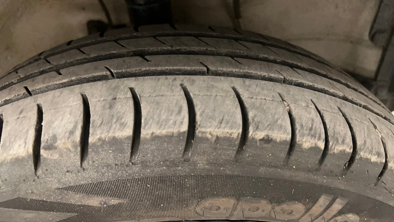 Used 2017 Maruti Suzuki Wagon R Vxi (ABS-Airbag) Petrol Manual tyres RIGHT FRONT TYRE TREAD VIEW
