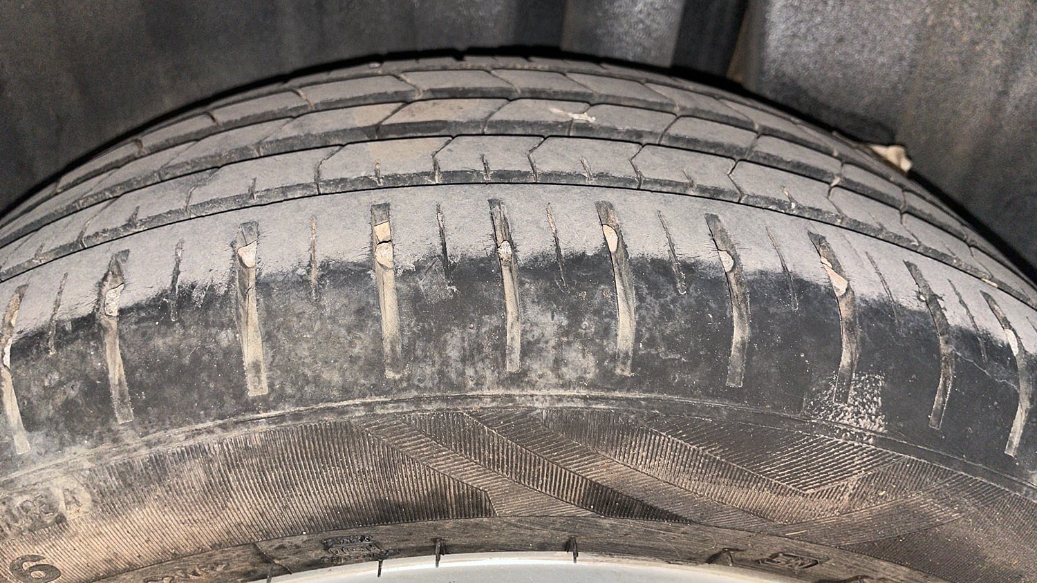 Used 2023 Maruti Suzuki Baleno Zeta AGS Petrol Automatic tyres LEFT REAR TYRE TREAD VIEW