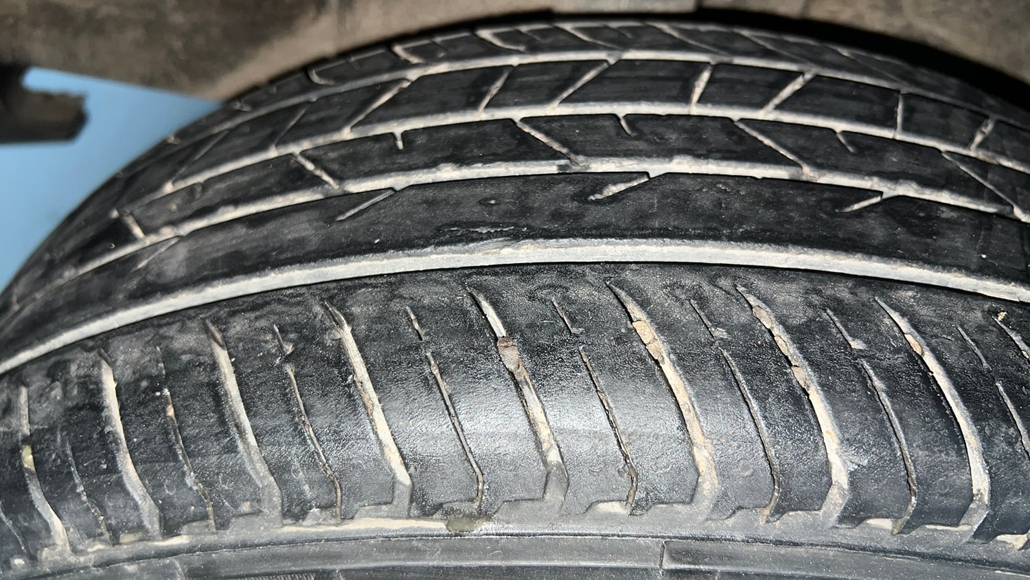 Used 2022 Renault Kiger RXZ 1.0 Turbo MT Petrol Manual tyres RIGHT REAR TYRE TREAD VIEW