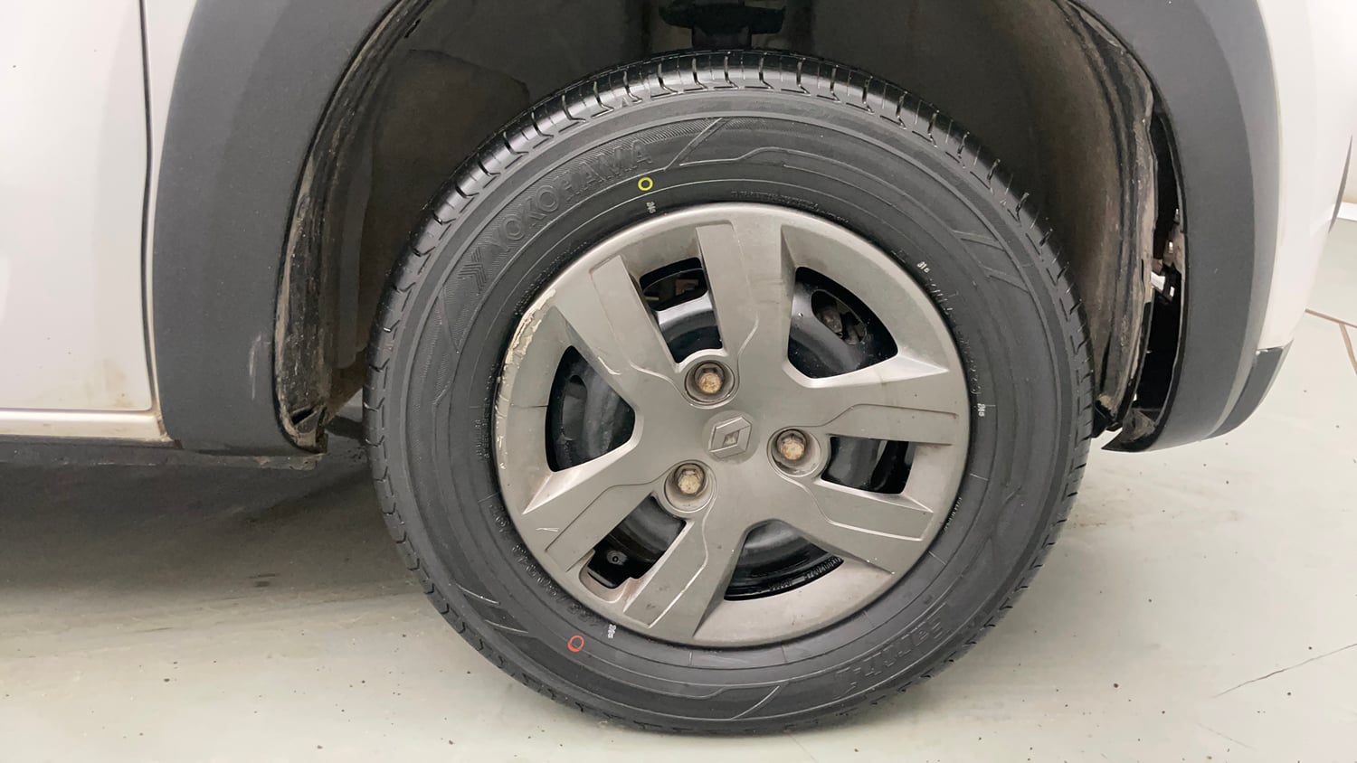 Used 2017 Renault Kwid 1.0 RXL Petrol Manual tyres RIGHT FRONT TYRE RIM VIEW