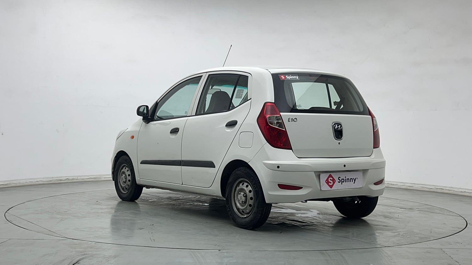 Used 2015 Hyundai i10 Magna 1.1 iRDE2 Petrol Manual exterior LEFT REAR CORNER VIEW