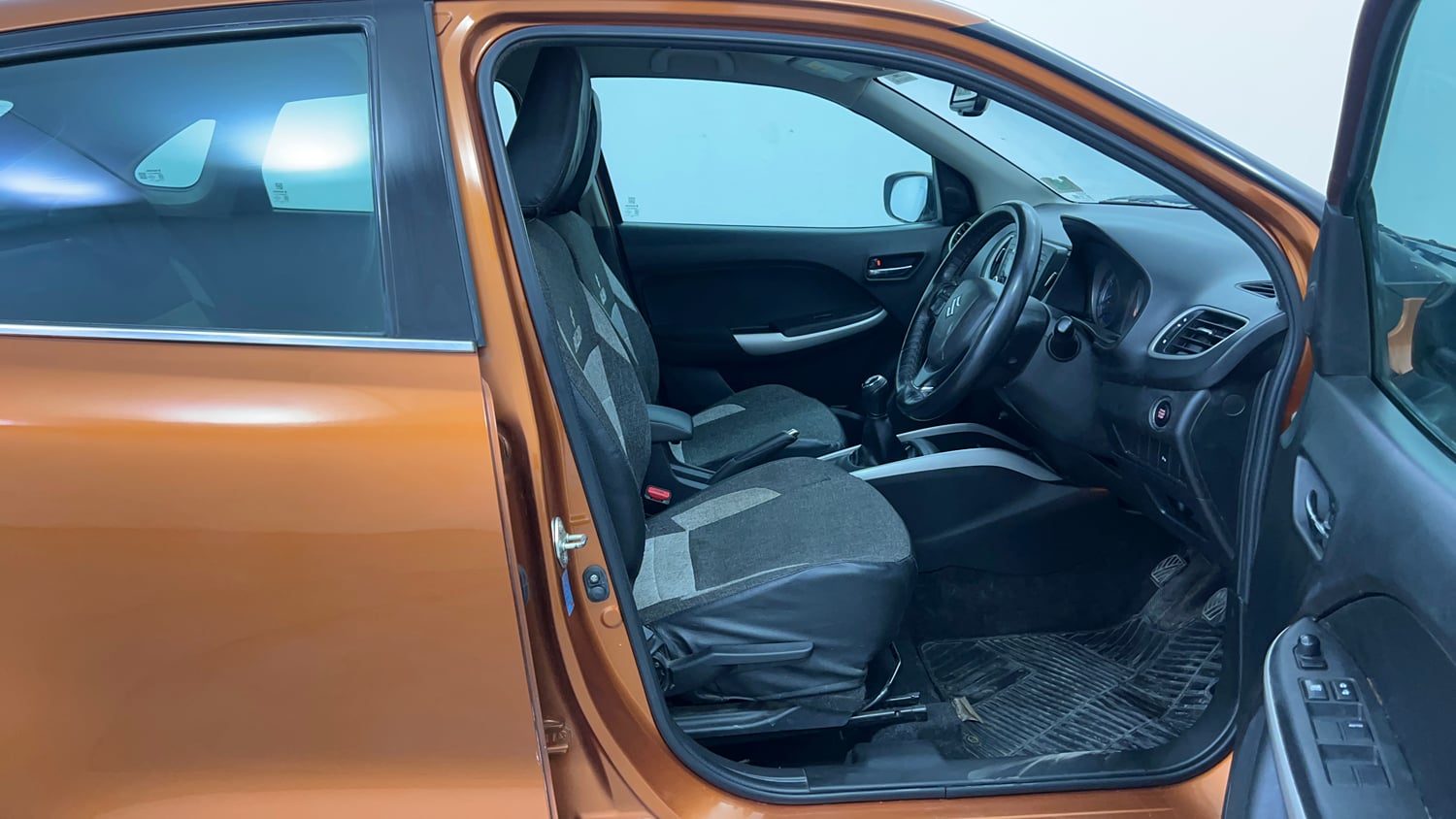 Used 2016 Maruti Suzuki Baleno Zeta 1.2 Petrol Manual interior RIGHT SIDE FRONT DOOR CABIN VIEW
