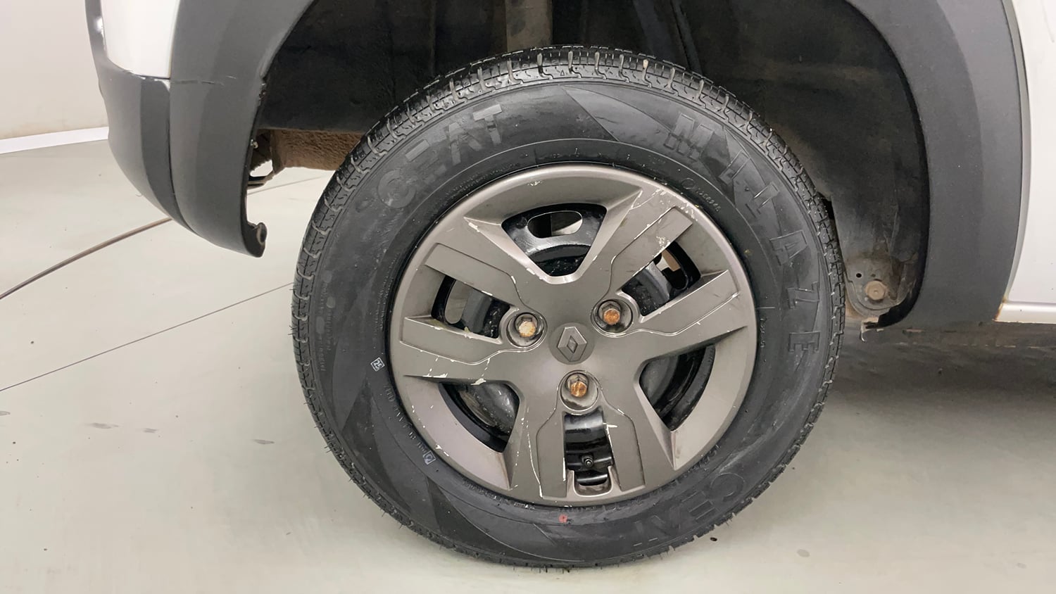 Used 2017 Renault Kwid 1.0 RXL Petrol Manual tyres RIGHT REAR TYRE RIM VIEW