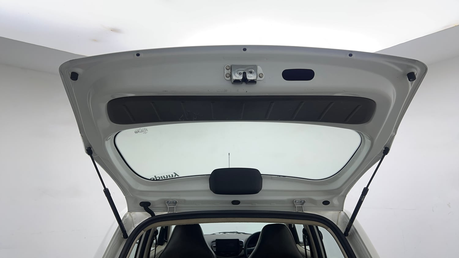 Used 2015 Hyundai i10 Magna 1.1 iRDE2 Petrol Manual interior DICKY DOOR OPEN VIEW