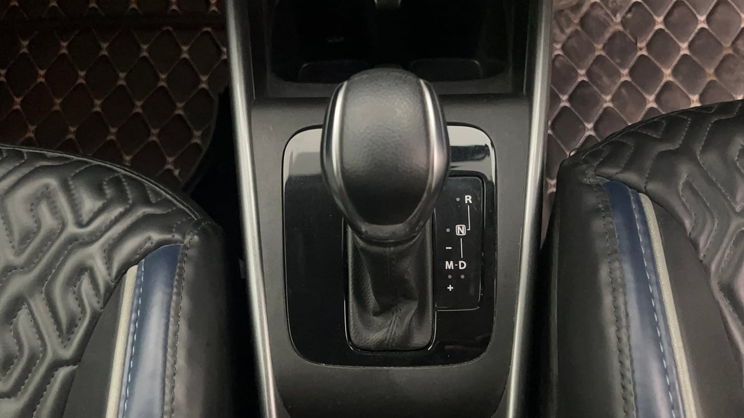 Used 2022 Maruti Suzuki Baleno Alpha AGS Petrol Automatic interior GEAR  KNOB VIEW
