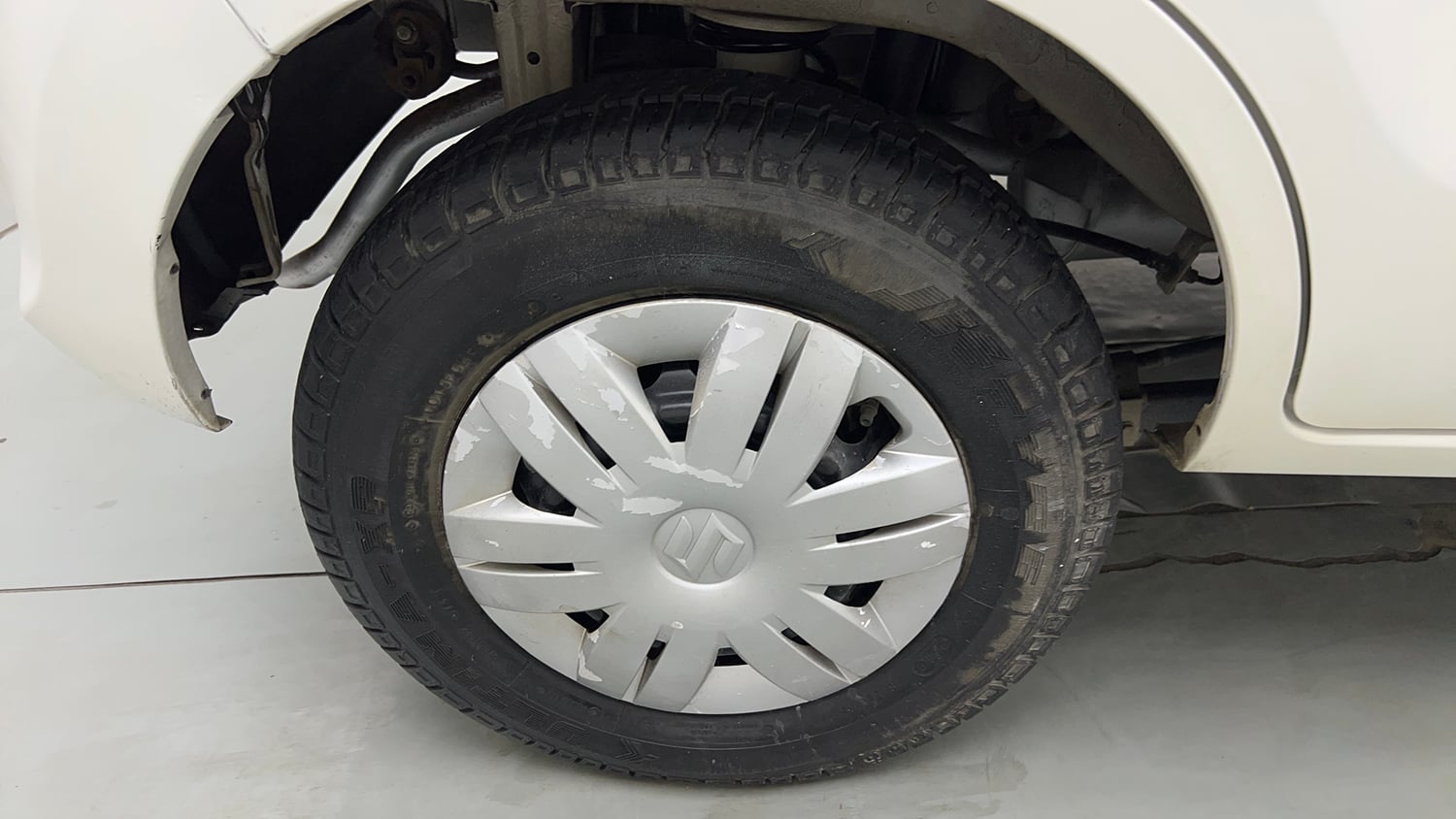 Used 2013 Maruti Suzuki Alto 800 Lxi Petrol Manual tyres RIGHT REAR TYRE RIM VIEW