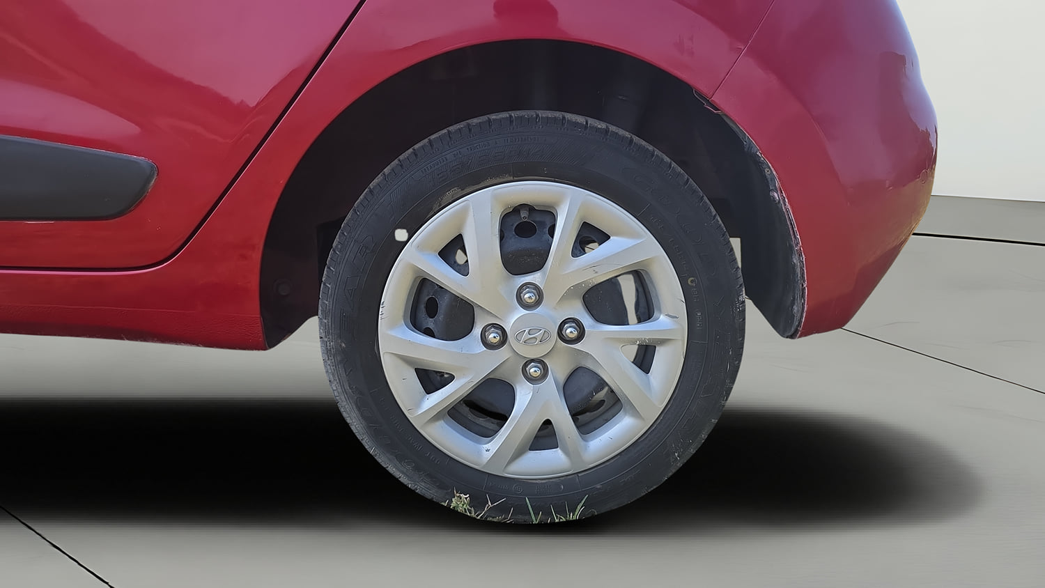 Used 2018 Hyundai Grand i10 Sportz 1.2 Kappa VTVT Petrol Manual tyres LEFT REAR TYRE RIM VIEW