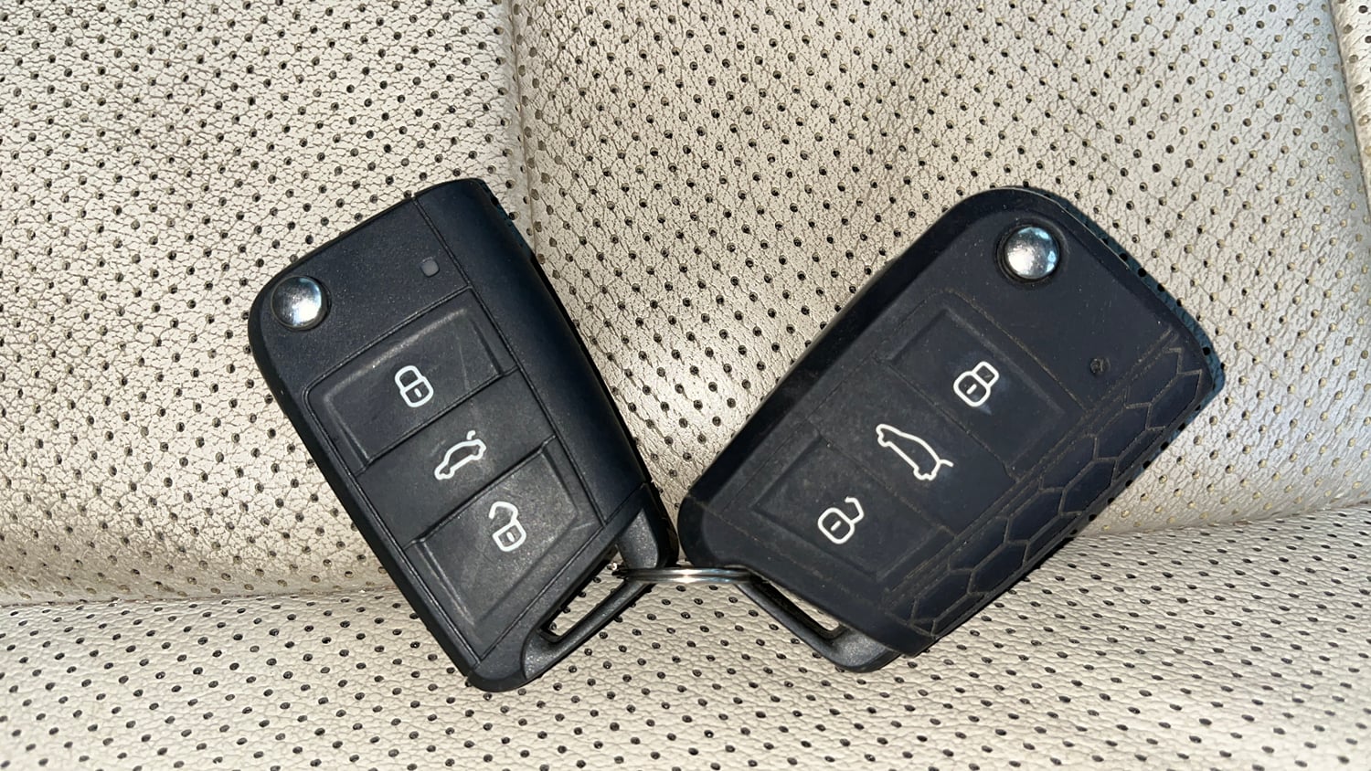 Used 2023 Skoda Slavia Style 1.0L TSI AT Petrol Automatic extra CAR KEY VIEW