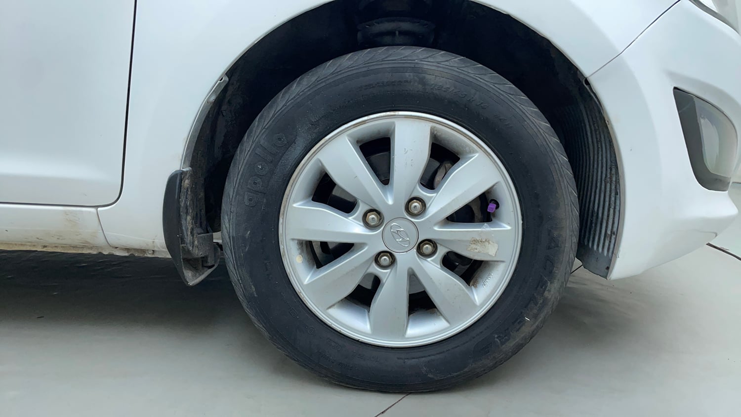 Used 2013 Hyundai i20 Sportz 1.2 Petrol Manual tyres RIGHT FRONT TYRE RIM VIEW