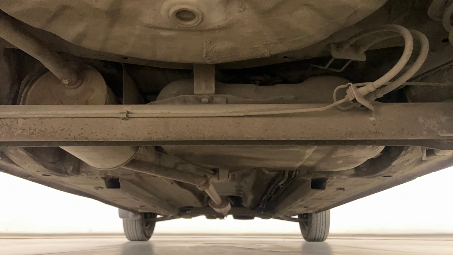 Used 2019 Renault Kwid 1.0 RXT AMT Opt Petrol Automatic extra REAR UNDERBODY VIEW (TAKEN FROM REAR)