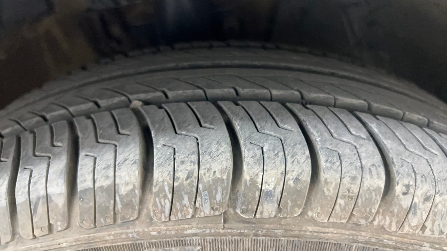 Used 2013 Volkswagen Vento Highline Petrol Petrol Manual tyres RIGHT FRONT TYRE TREAD VIEW