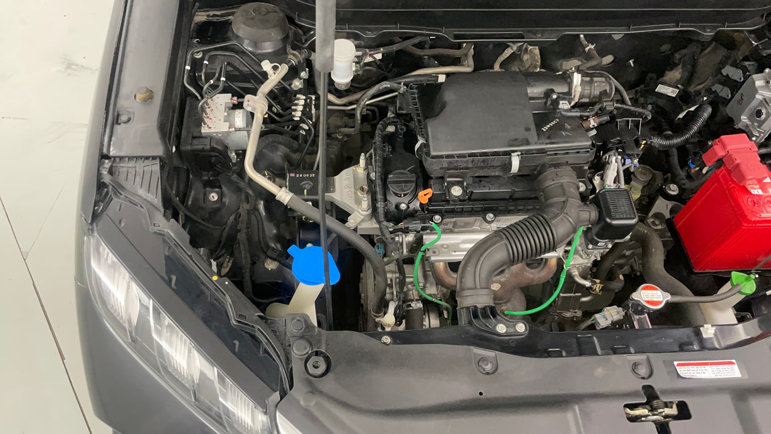 Used 2023 Maruti Suzuki Grand Vitara Zeta Smart Hybrid Petrol Manual engine ENGINE RIGHT SIDE VIEW