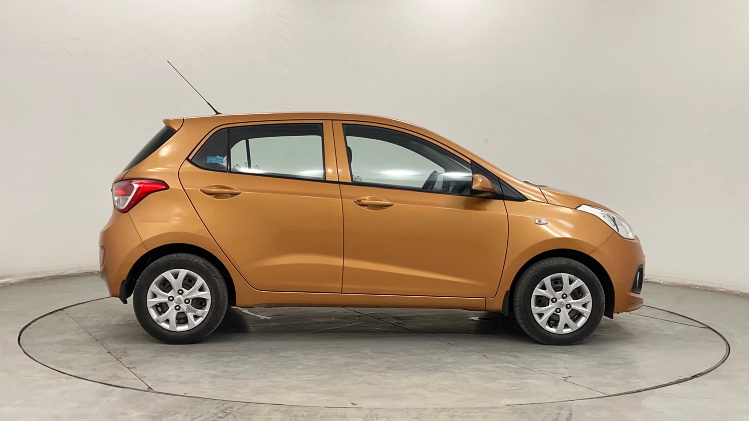Used 2016 Hyundai Grand i10 Magna 1.2 Kappa VTVT Petrol Manual exterior RIGHT SIDE VIEW