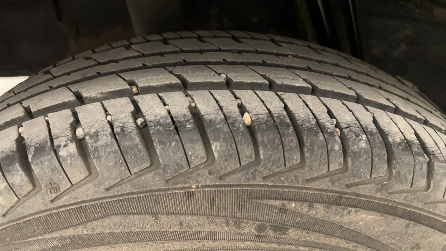 Used 2019 Renault Kwid 1.0 RXT AMT Opt Petrol Automatic tyres RIGHT REAR TYRE TREAD VIEW