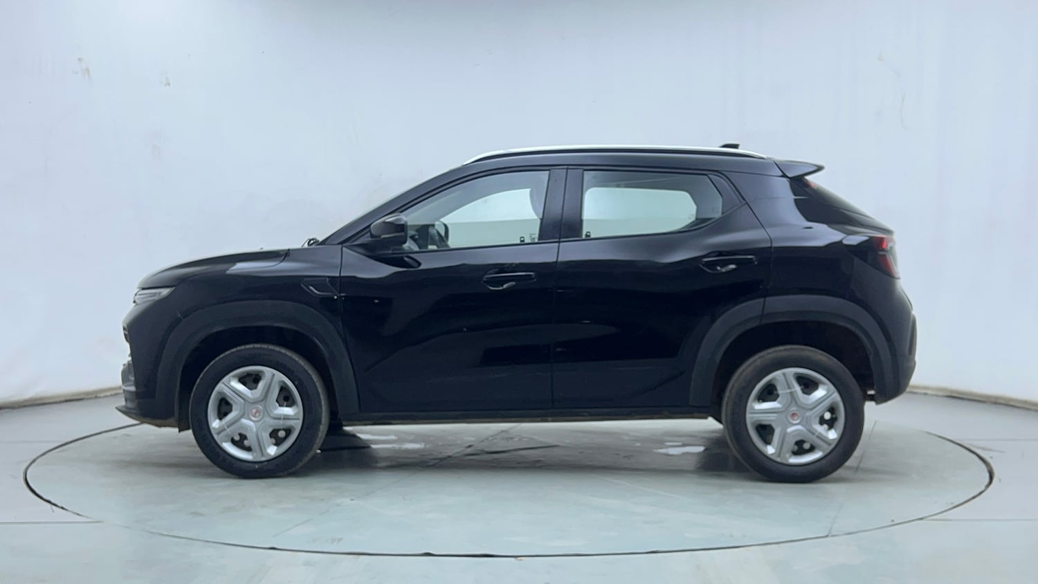 Used 2025 Renault Kiger RXL Petrol Manual exterior LEFT SIDE VIEW