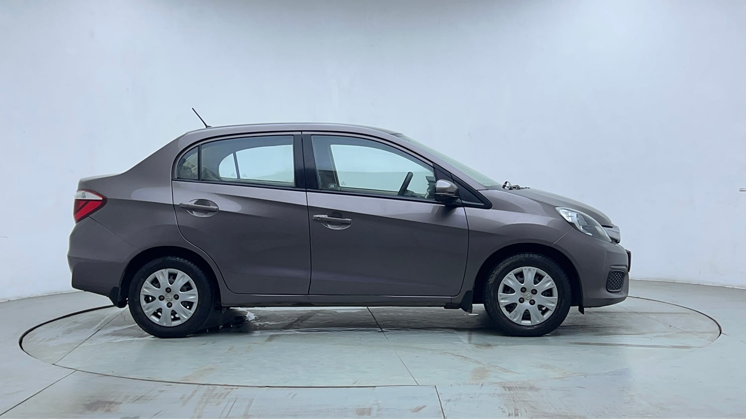 Used 2016 Honda Amaze 1.2 SX i-VTEC Petrol Manual exterior RIGHT SIDE VIEW