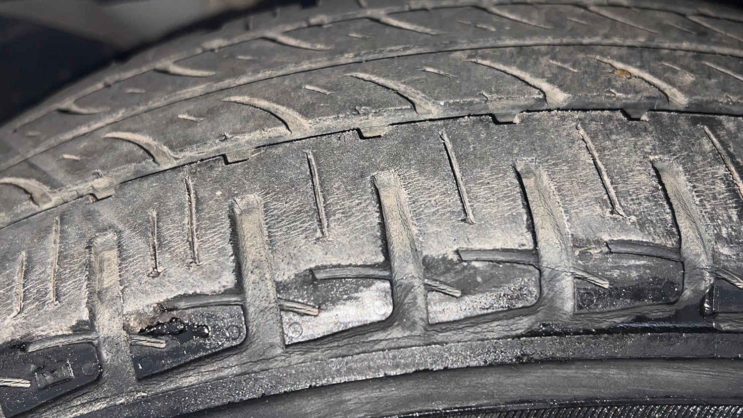 Used 2023 Honda Amaze VX CVT 1.2 Petrol Petrol Automatic tyres LEFT FRONT TYRE TREAD VIEW