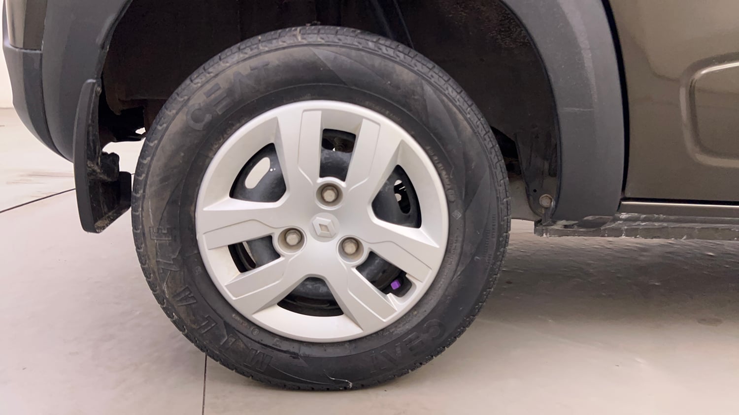 Used 2018 Renault Kwid 1.0 RXT Petrol Manual tyres RIGHT REAR TYRE RIM VIEW