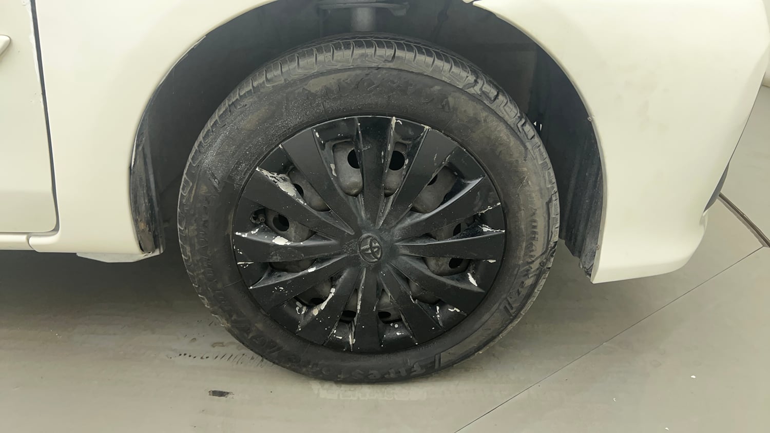 Used 2017 Toyota Platinum Etios V Petrol Manual tyres RIGHT FRONT TYRE RIM VIEW