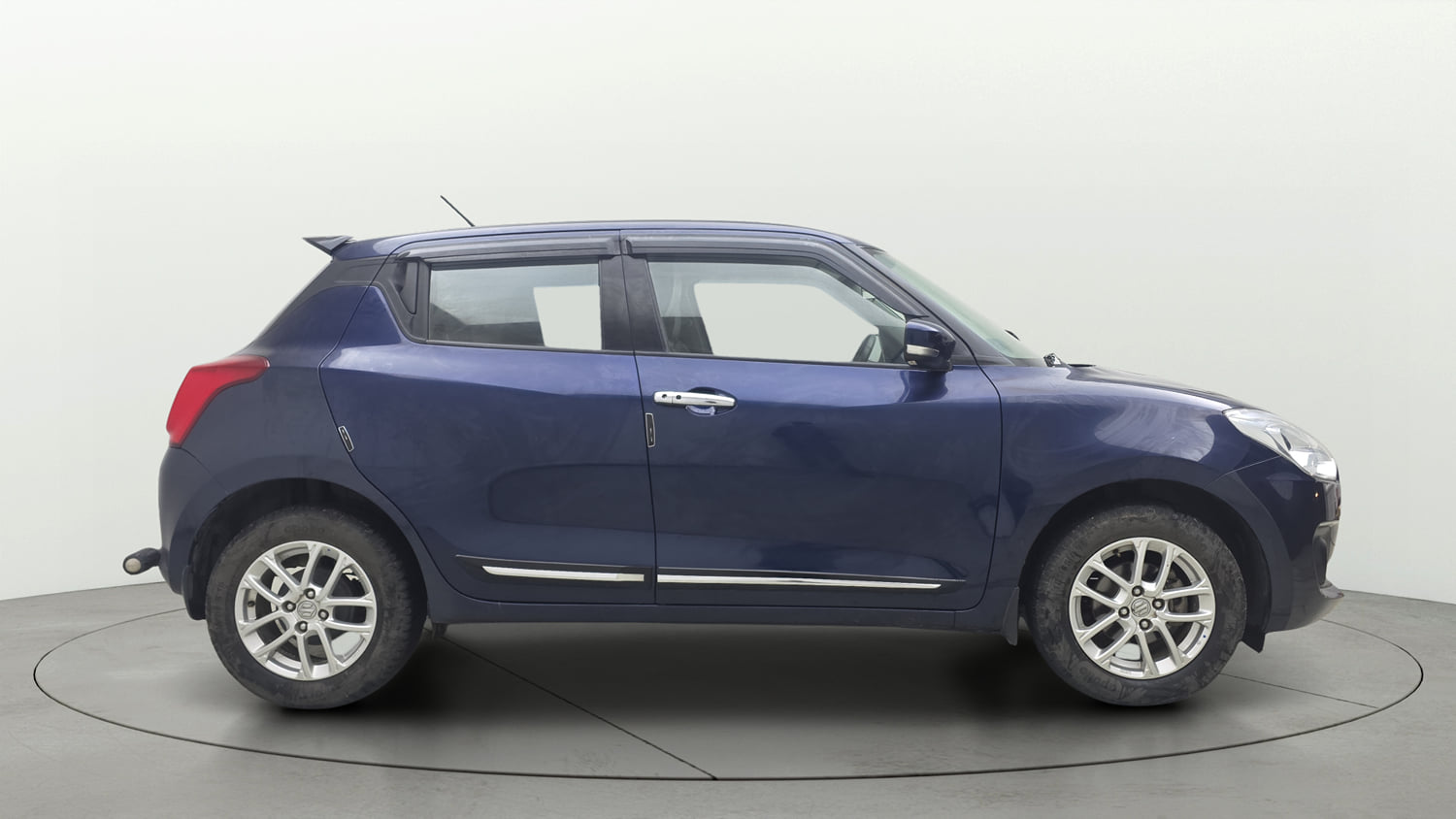 Used 2021 Maruti Suzuki Swift ZXi Petrol Manual exterior RIGHT SIDE VIEW