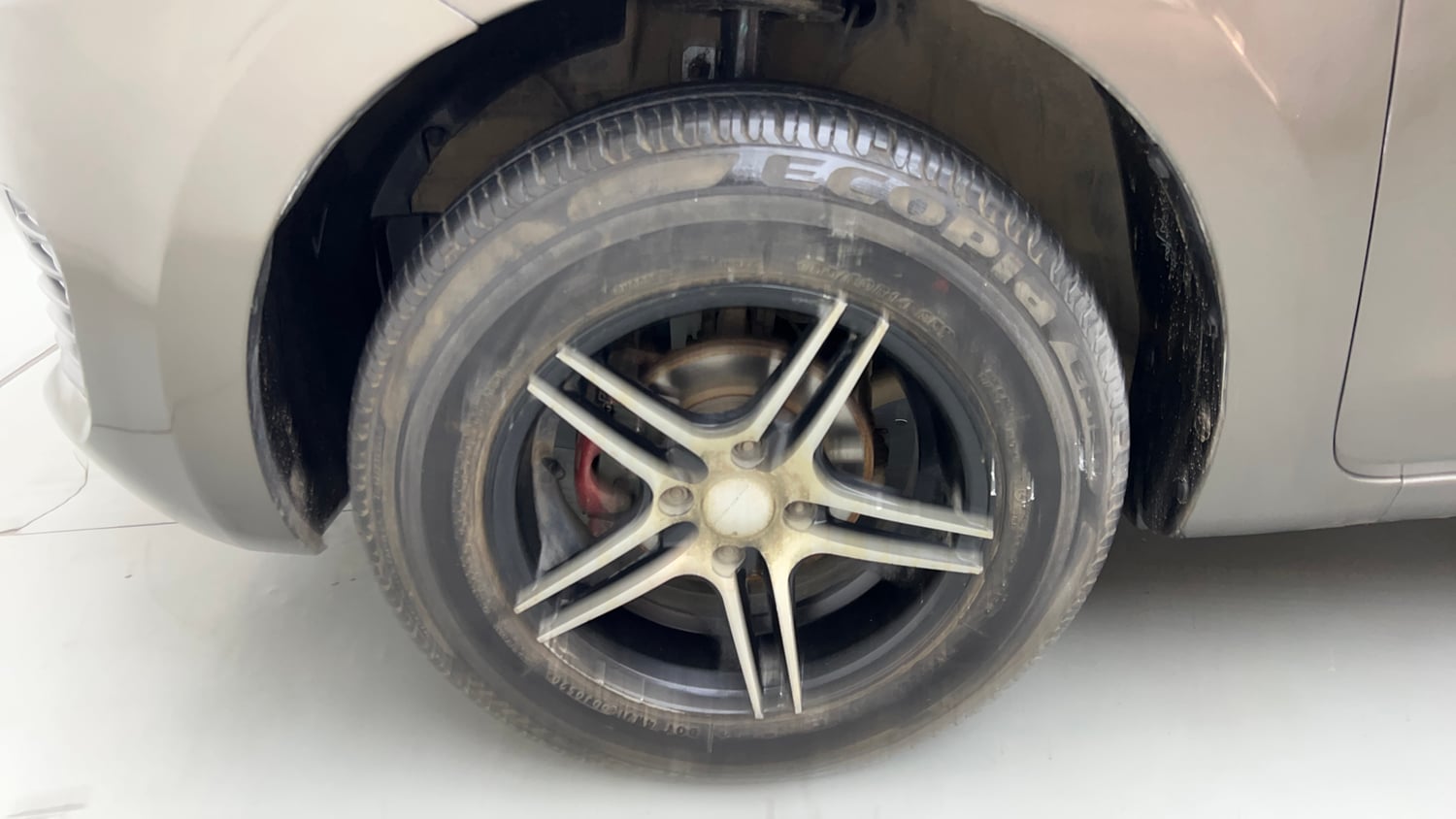 Used 2020 Maruti Suzuki Swift LXi Petrol Manual tyres LEFT FRONT TYRE RIM VIEW